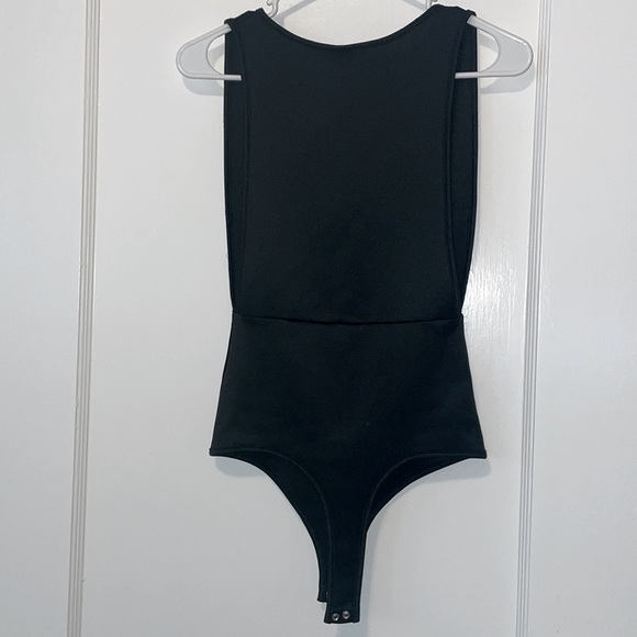 Plunge/ deep-V black bodysuit - Picture 2 of 3